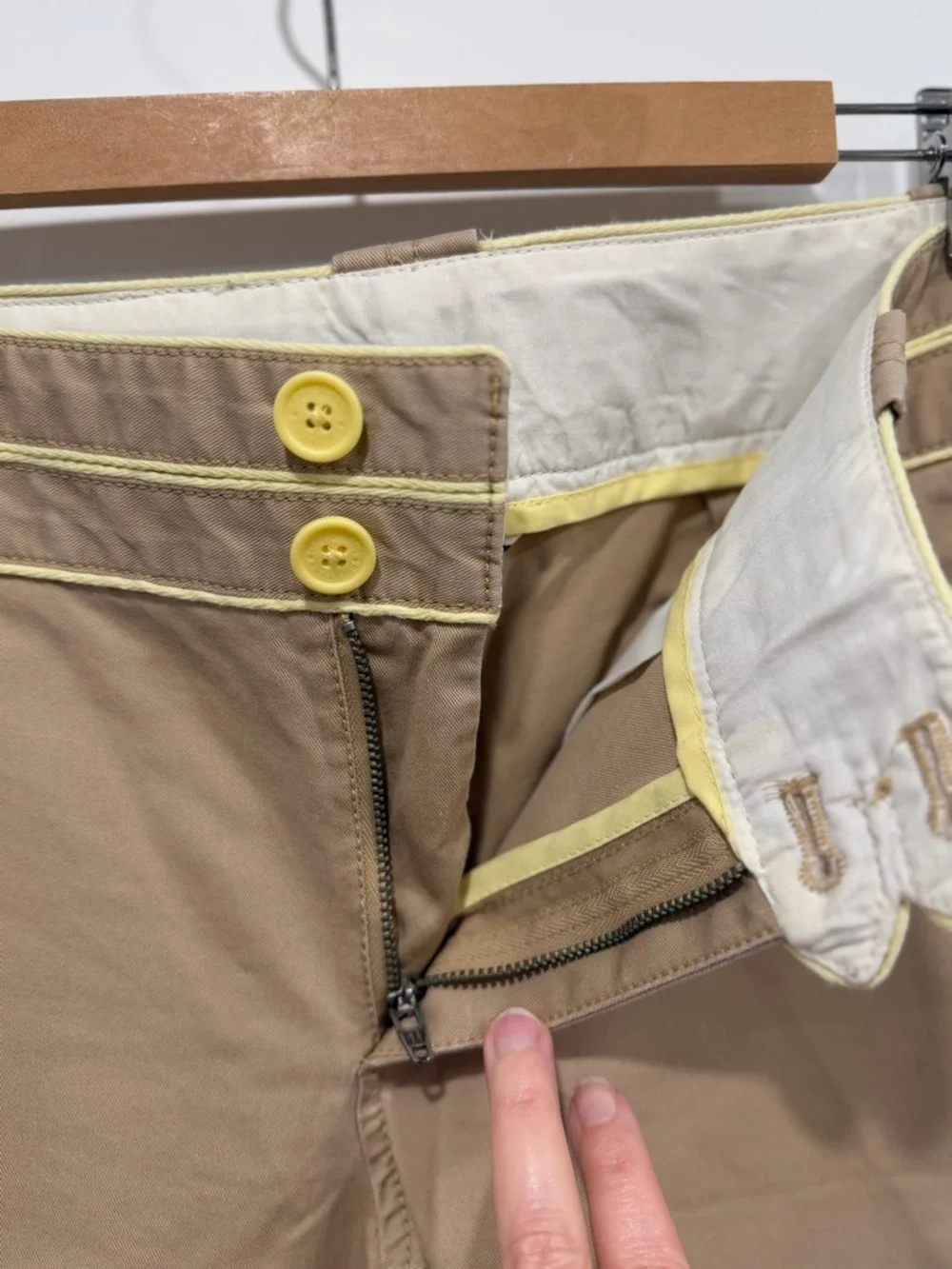 Y2K GAPstrtcWide-Leg Cino in Tan, Nautical Style with Contrasting Yellow Buttons - Picture 6 of 10